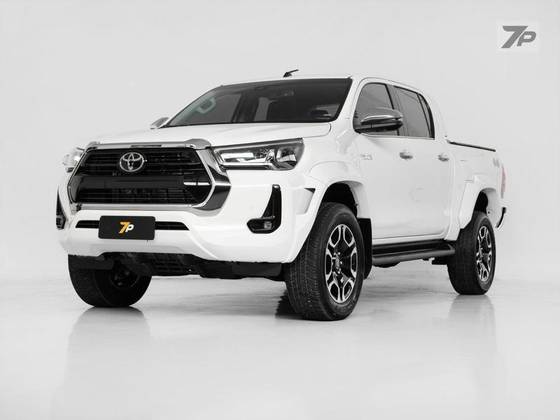 TOYOTA HILUX 2.8 D-4D TURBO DIESEL CD SRX PLUS 4X4 AUTOMÁTICO